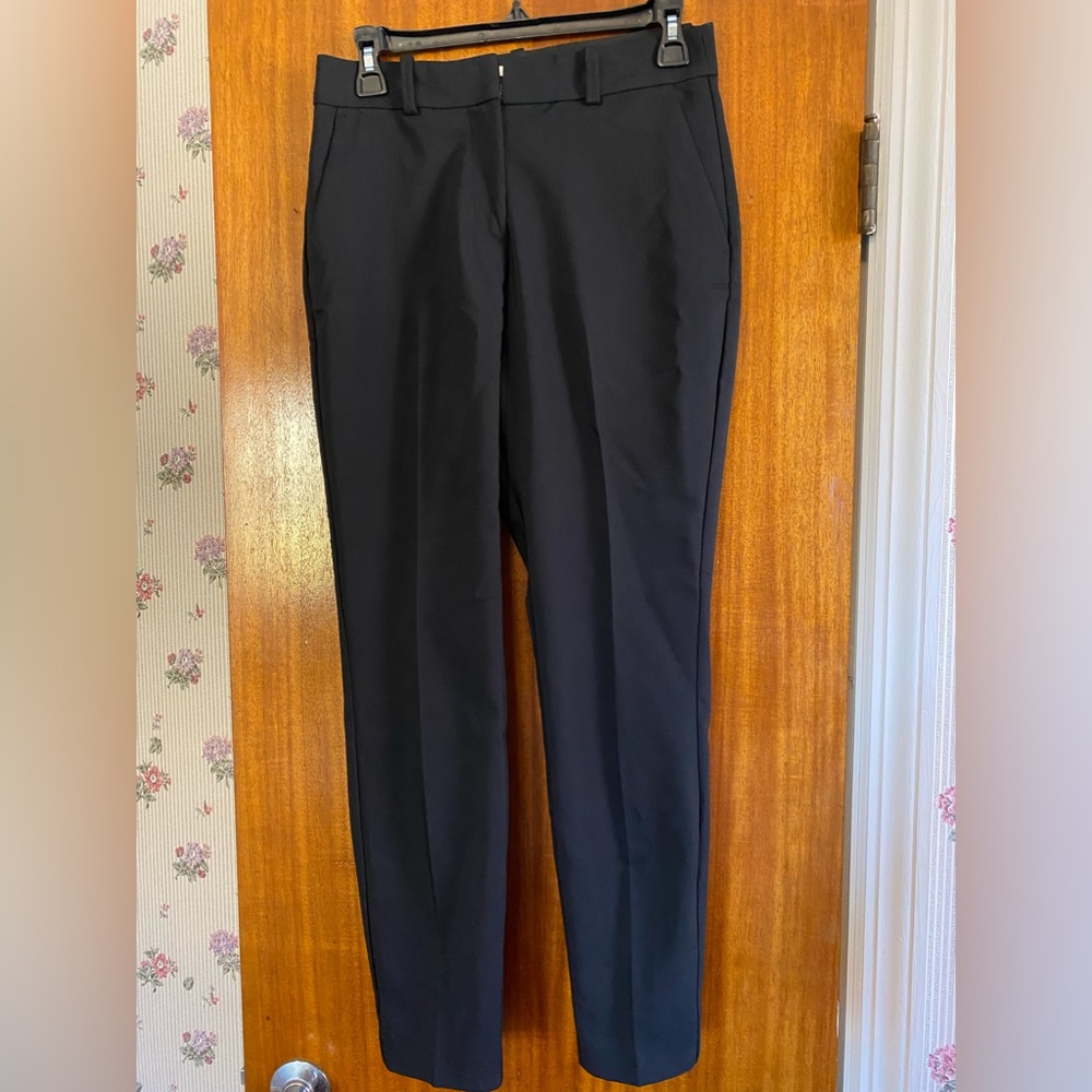 H&m Black Dress pants. Size 6. Ankle length. Elastic waist.